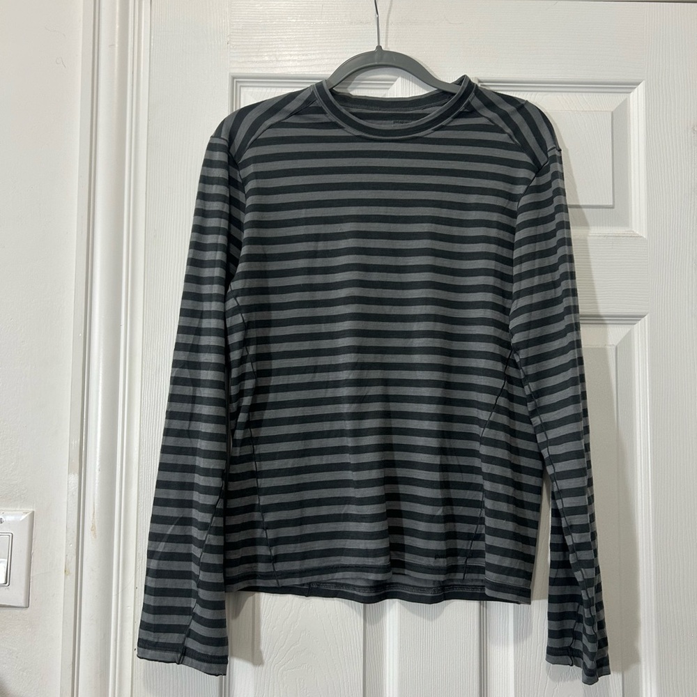 Patagonia Striped long sleeves Shirt Mens  M Gray Pullover l